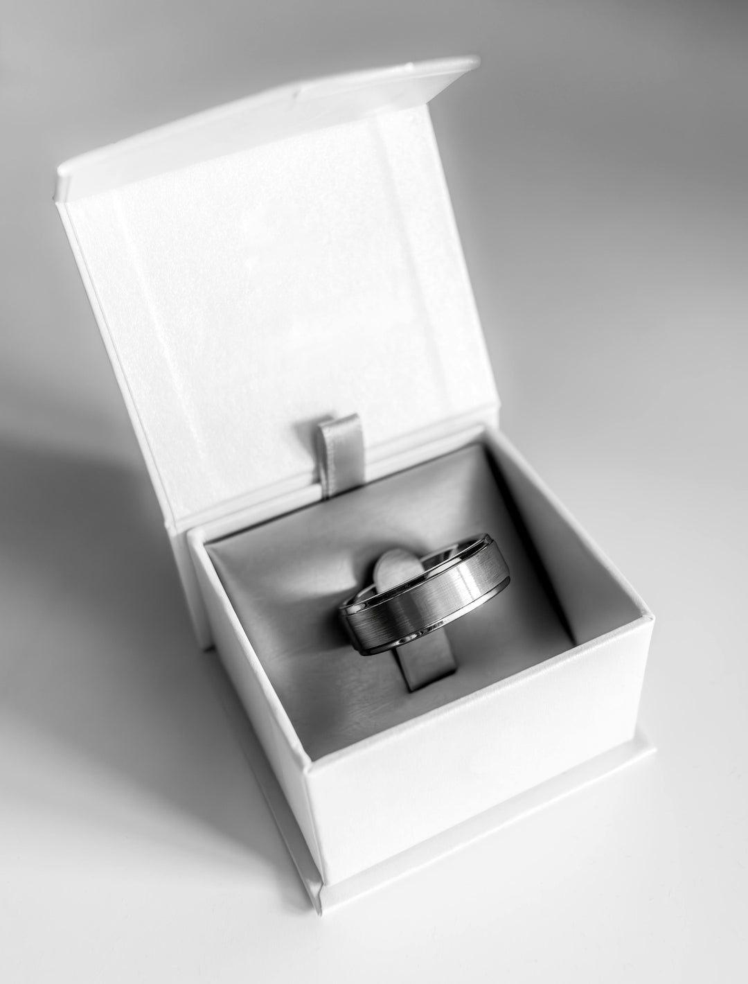 How To Choose A Men’s Wedding Band?
