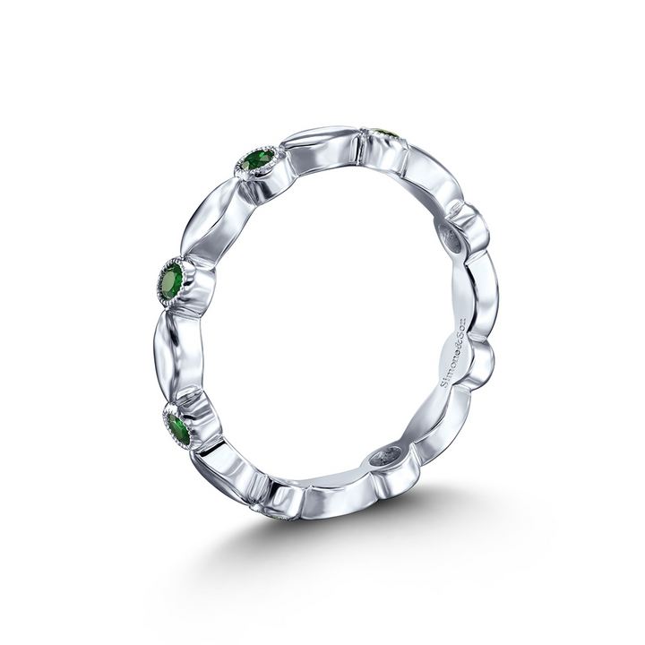 14K White Gold Emerald Motif Wedding Band 0.24ctw.