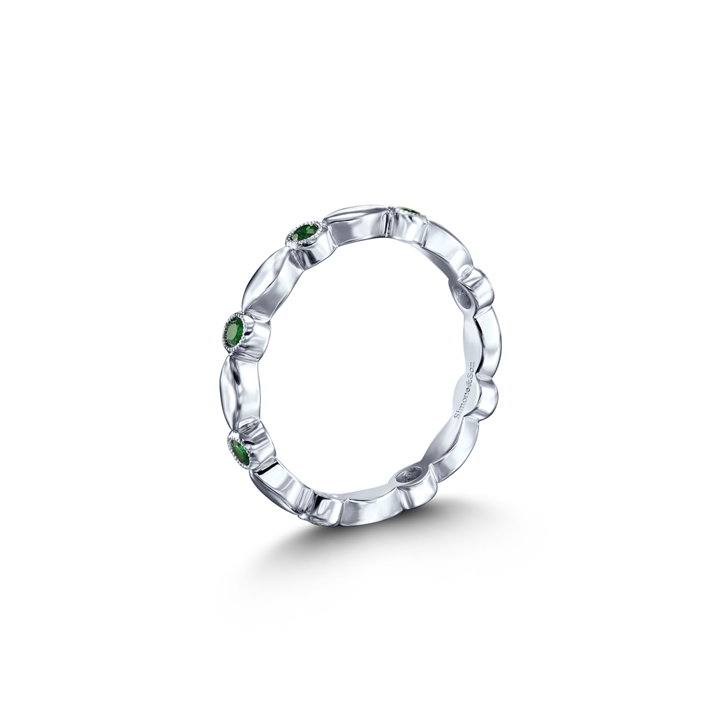 14K White Gold Emerald Motif Wedding Band 0.24ctw.