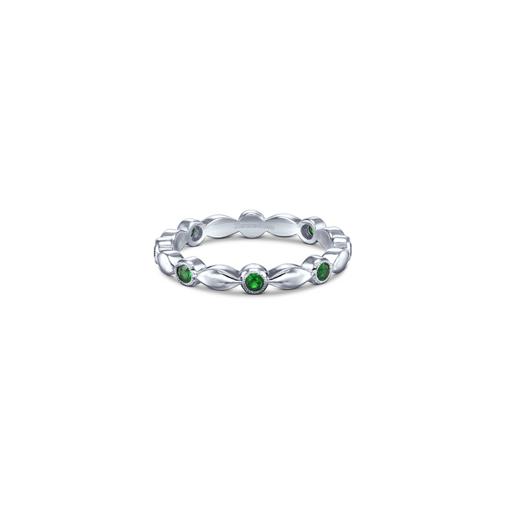 14K White Gold Emerald Motif Wedding Band 0.24ctw.