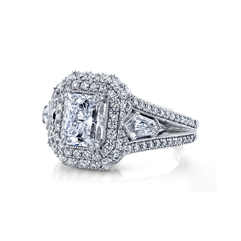 18k White Gold - 3 Stone Ring Featuring Multi Pave Diamond Setting